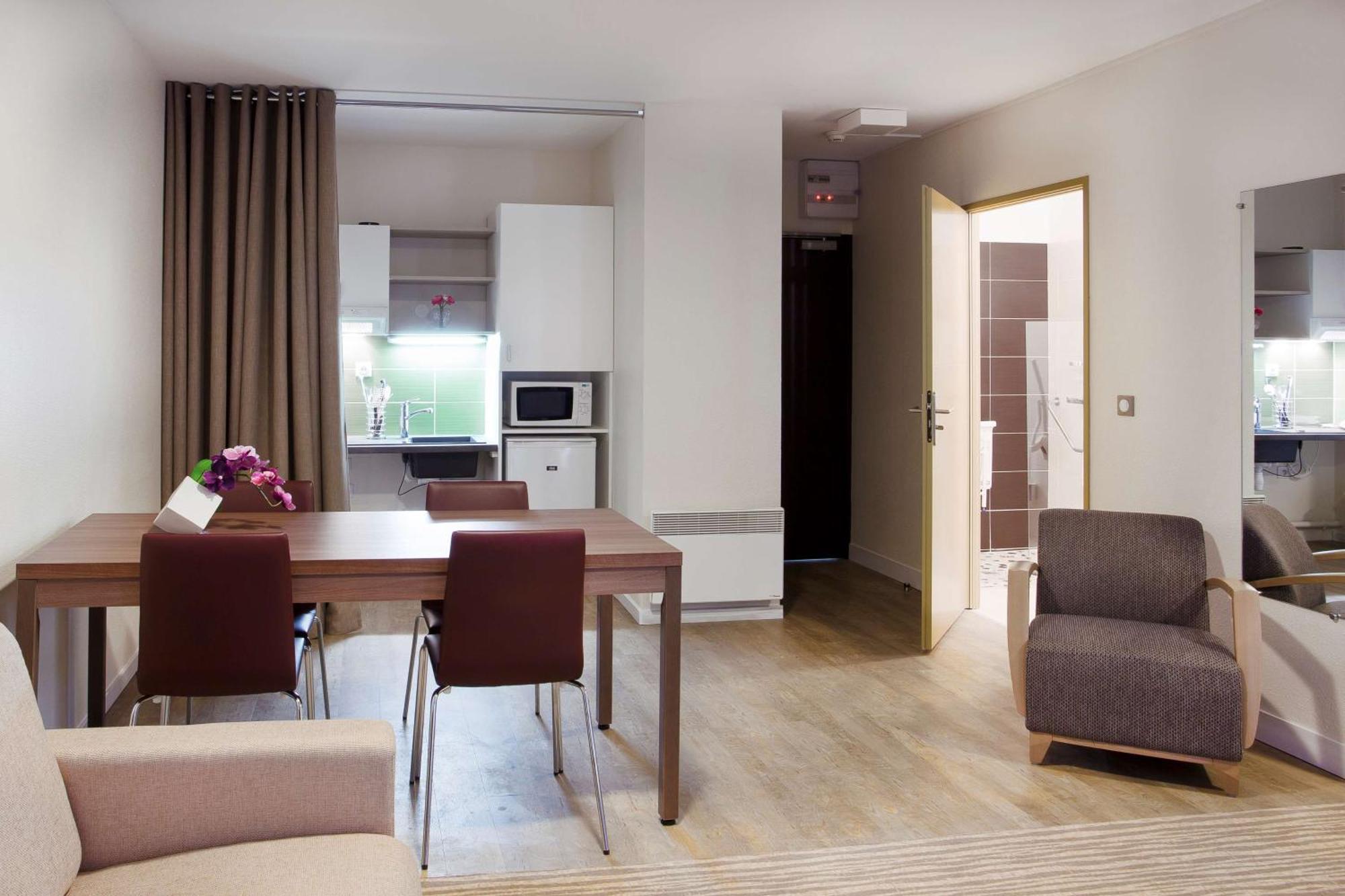 Kyriad Chambery Centre - Hotel Et Residence מראה חיצוני תמונה